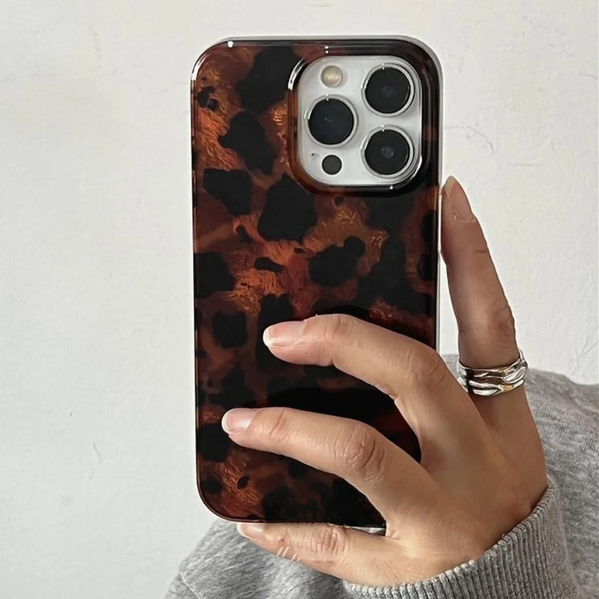 Phone Accessories To Sell - レトロなアンバーテクスチャのレーザー加工スマホケース iPhone 16 17 Pro Max