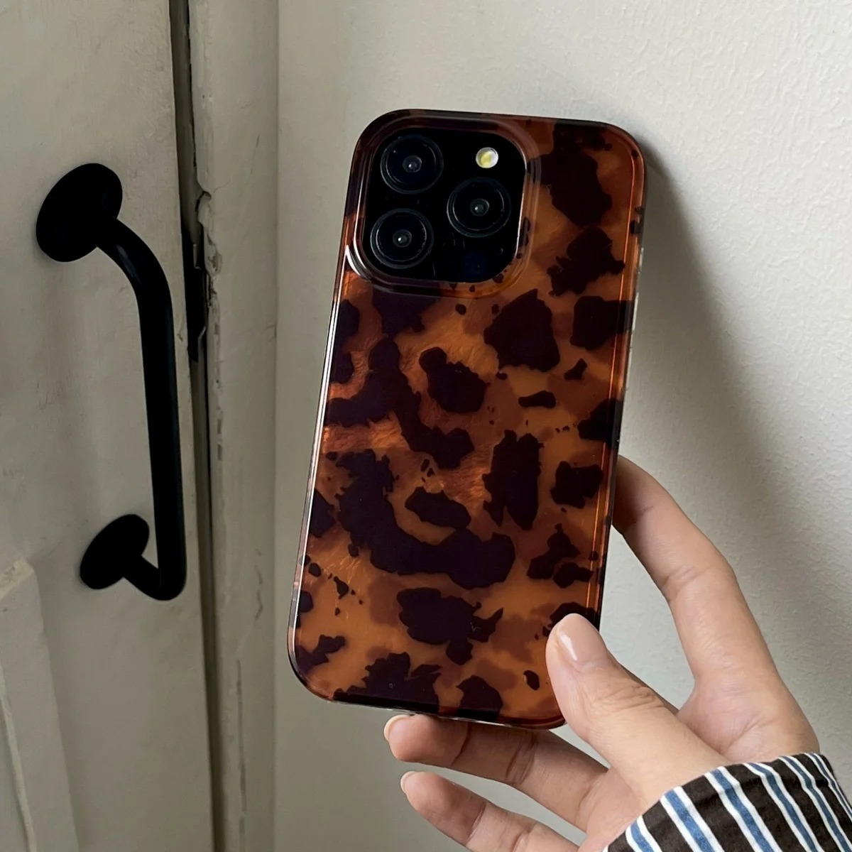 レトロなアンバーテクスチャのレーザー加工スマホケース iPh - Phone Accessories To Sell のレビューと価格