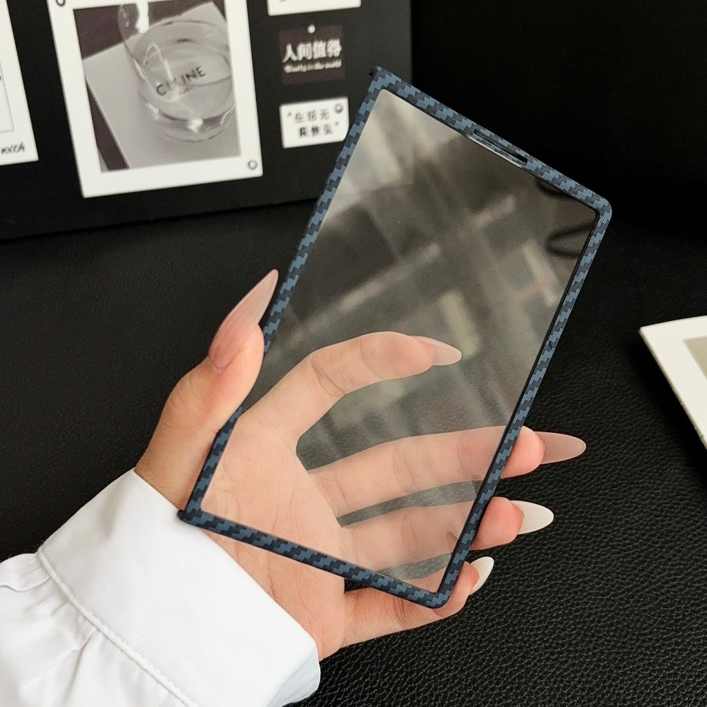 Magsafe対応 カーボンファイバー製スマホケース フロン - Tempered Glass Screen のレビューと価格